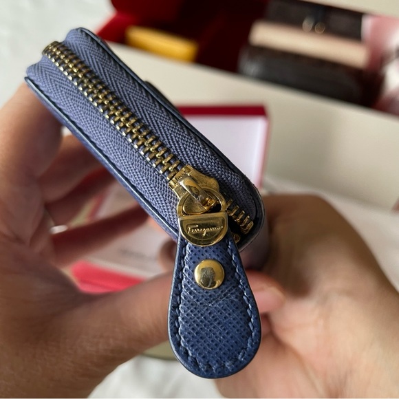 Salvatore Ferragamo zippy wallet - Picture 4 of 16